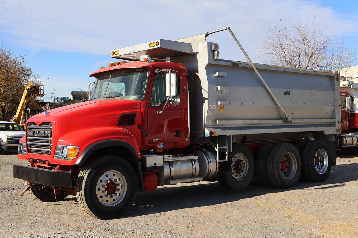 Used 2007 MACK Granite CV713
