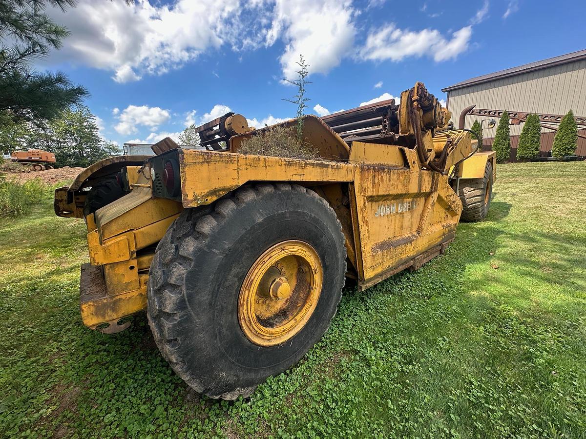 Used 1986 DEERE 762A