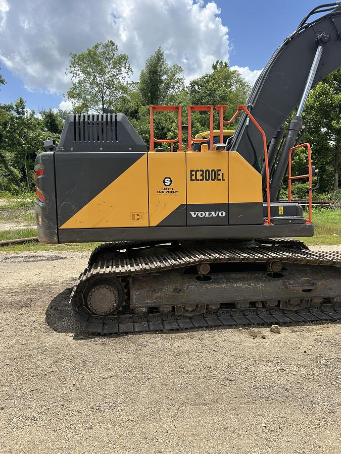 Used 2022 VOLVO EC300EL