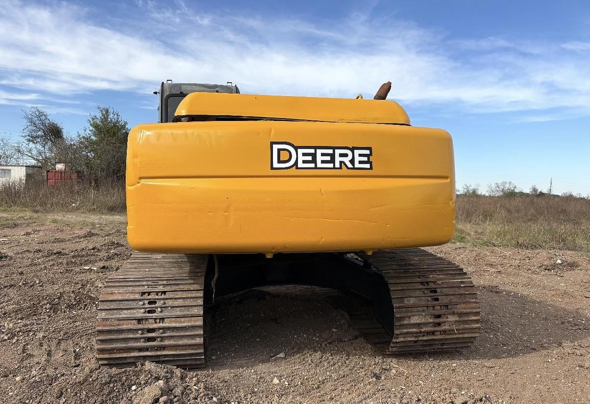 Used 2005 DEERE 200C-LC
