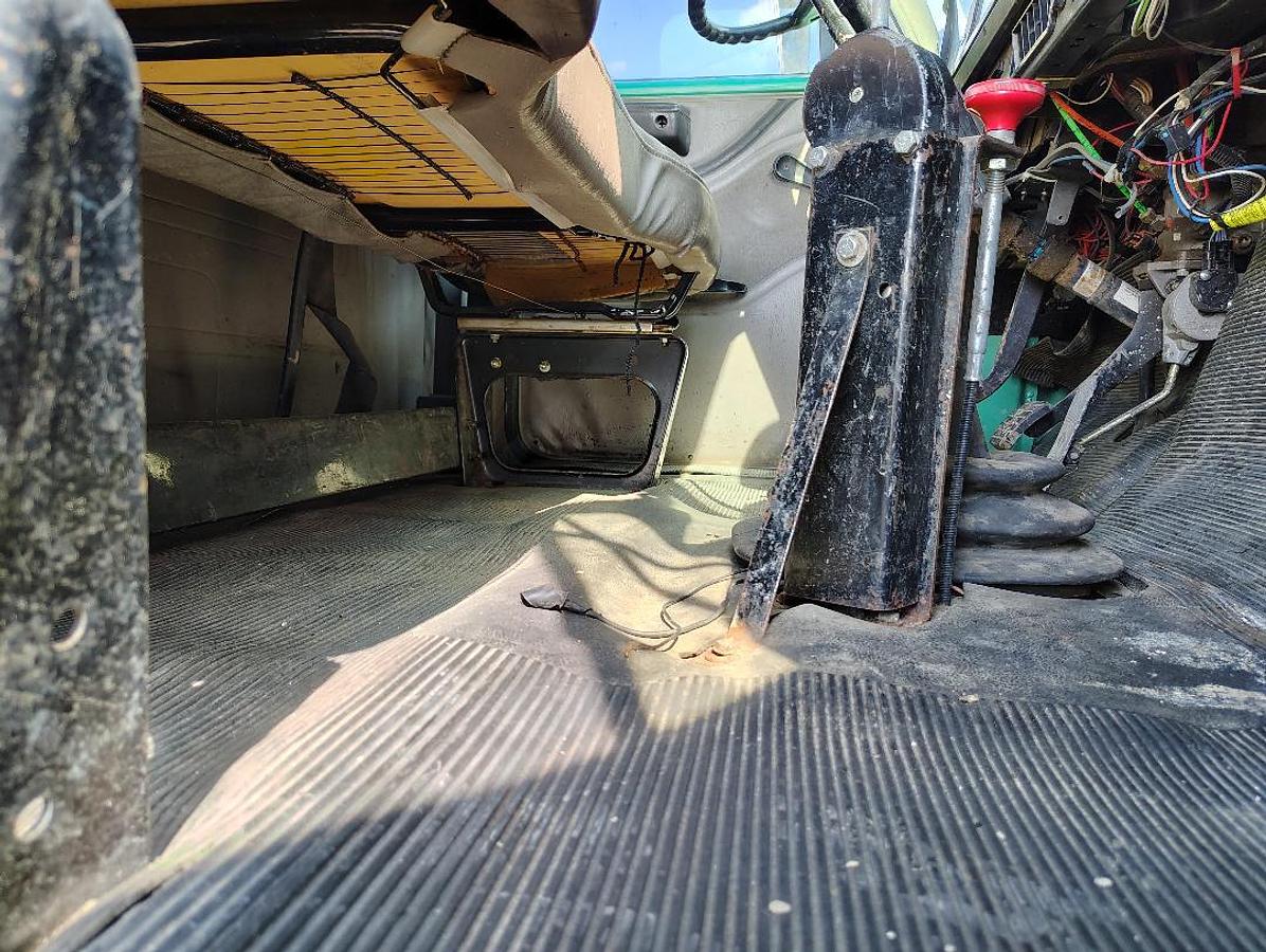 Used 2000 INTERNATIONAL 4700 DT466E