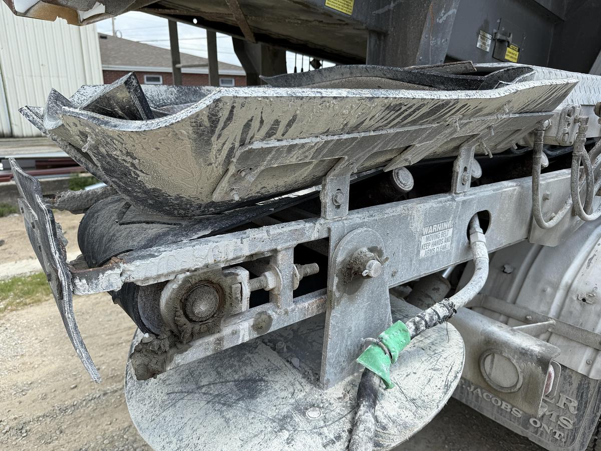 Used 2005 STERLING LT9500