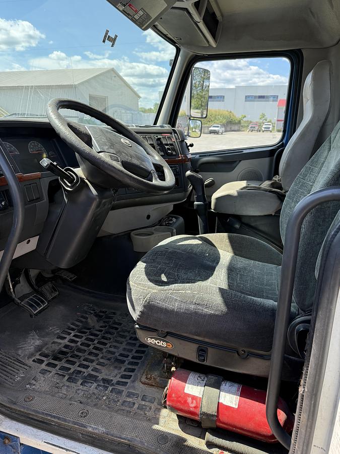 Used 2007 VOLVO VNM64T200