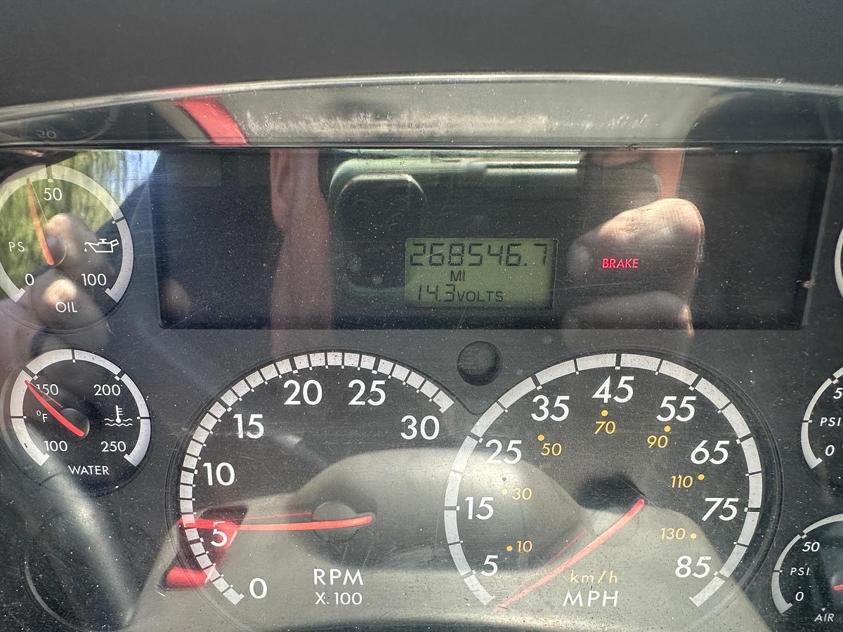 Used 2004 FREIGHTLINER M2 Attenuator Truck