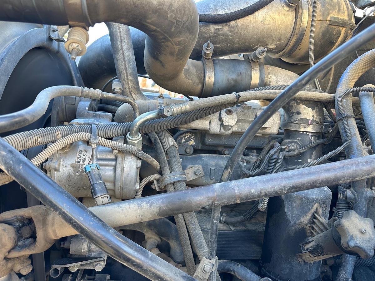 Used 2005 MACK CV713