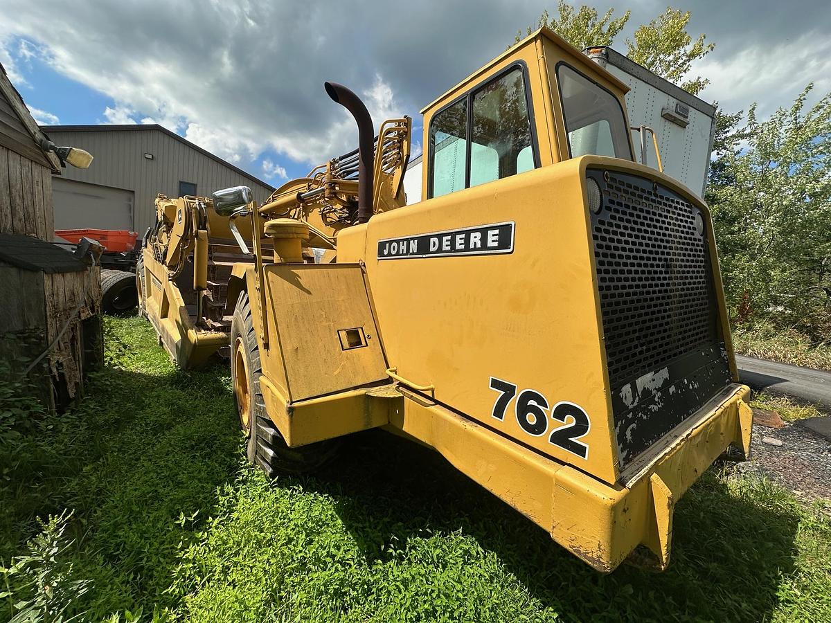 Used 1984 JOHN DEERE 762
