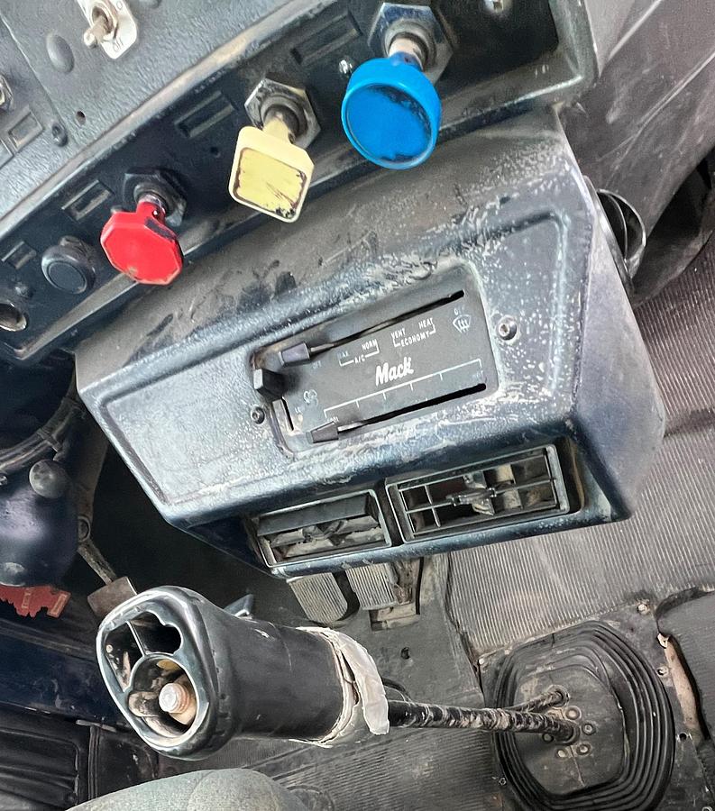 Used 2000 MACK RD688s