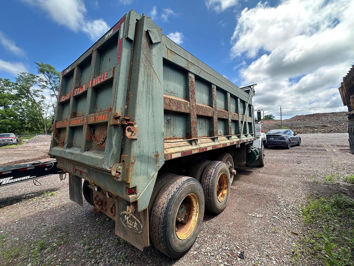 Used 1990 MACK RB688S