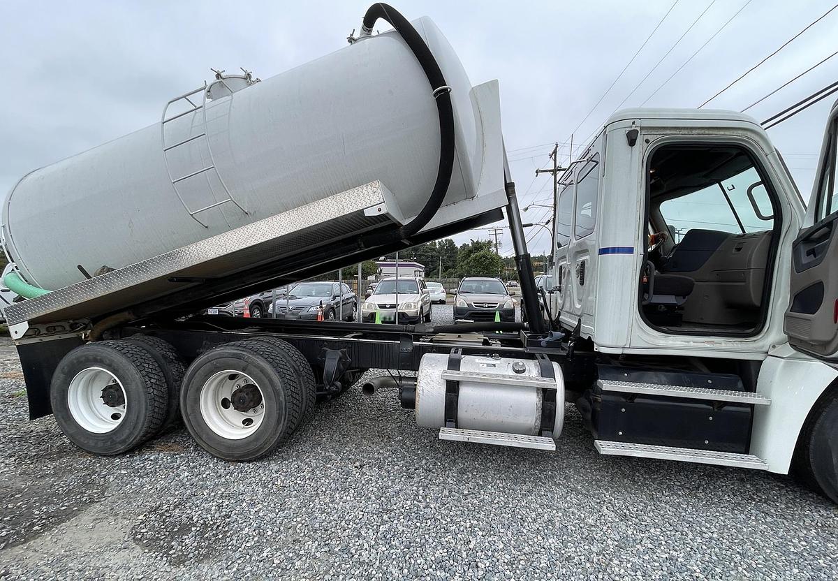 Used 2013 FREIGHTLINER Cascadia Vacuum