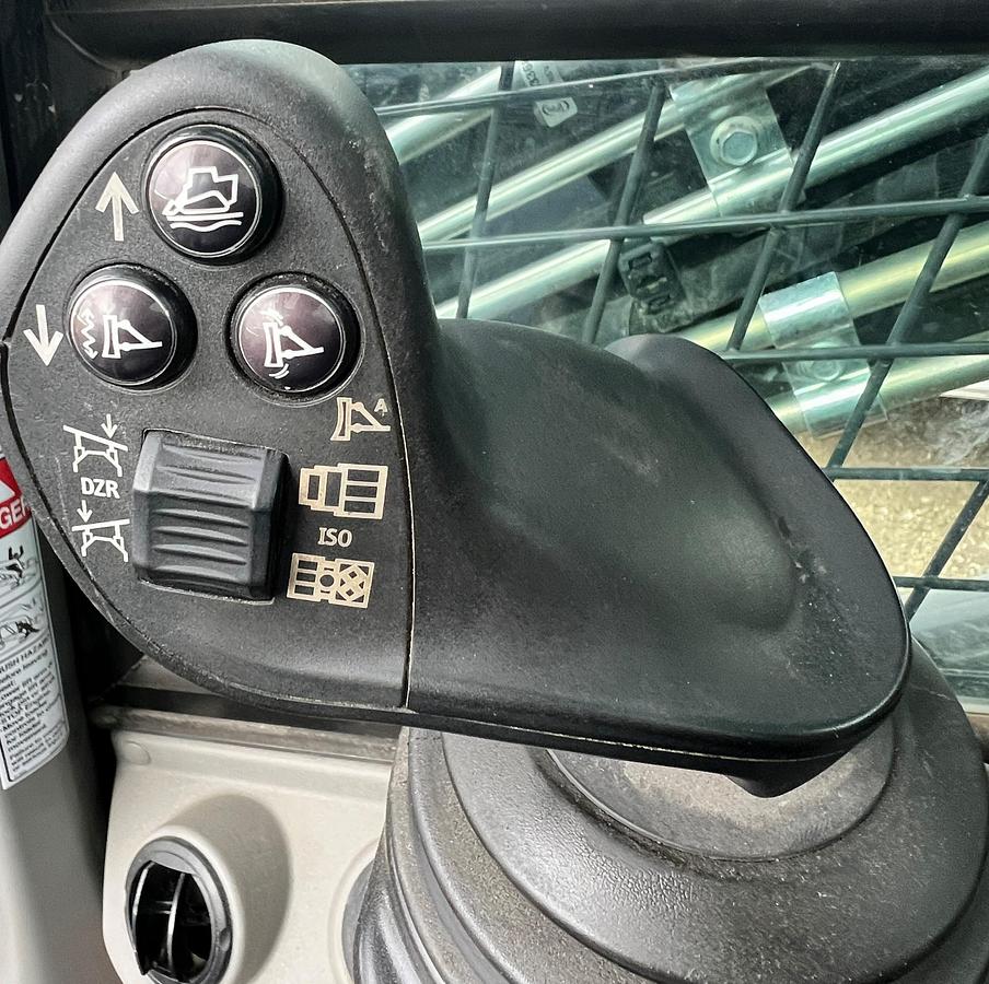 Used 2023 CASE dl550