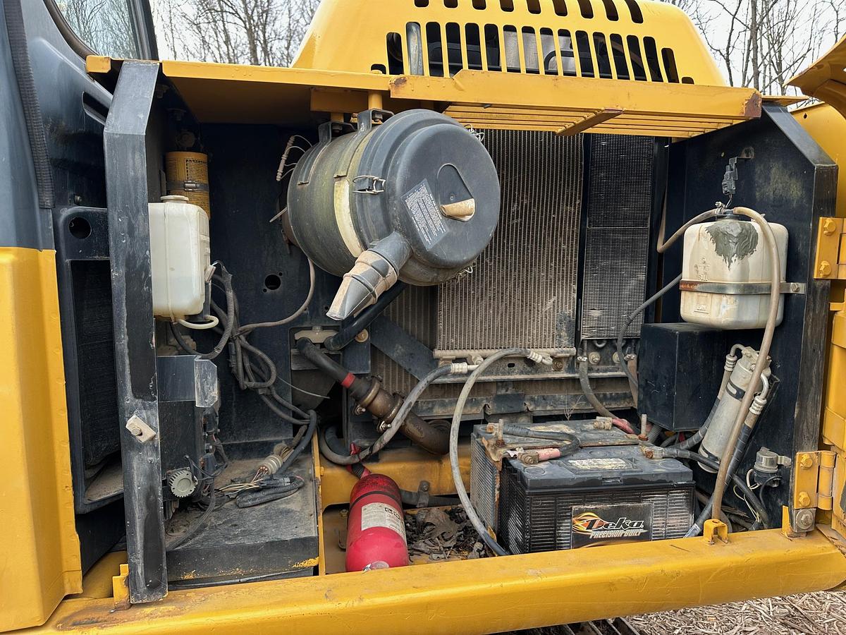 Used 2005 DEERE 160C LC