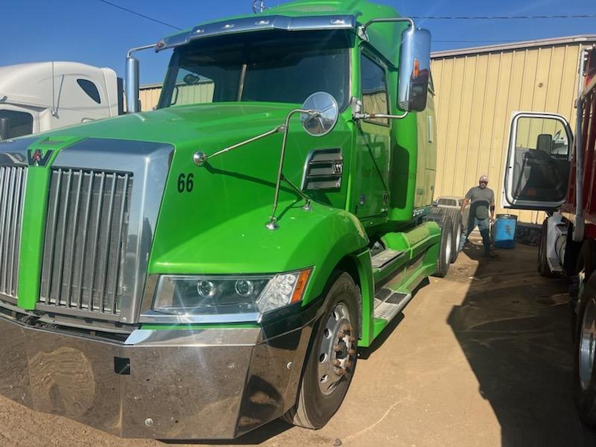 Used 2017 WESTERN STAR 5700xe