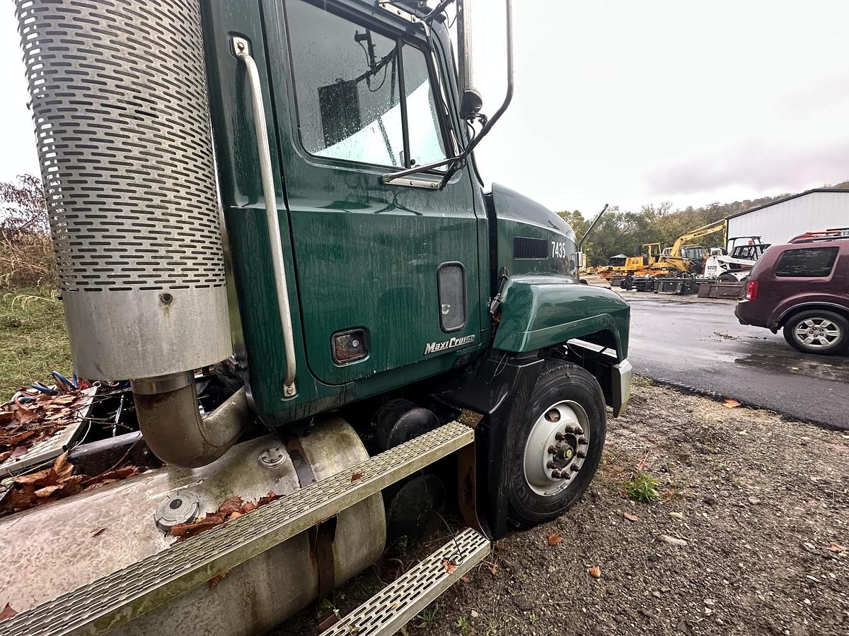 Used 2000 MACK CH612