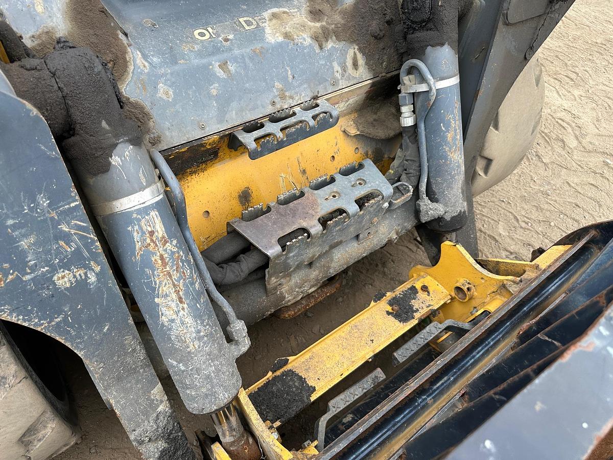 Used 2017 DEERE 332G