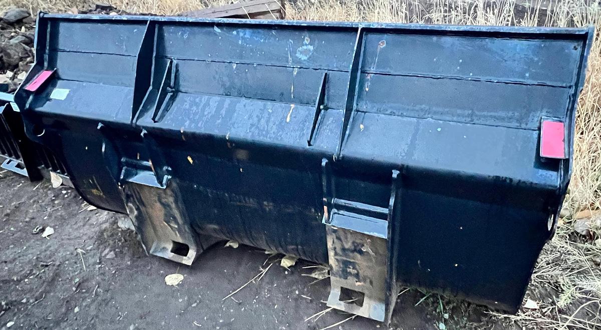 Used 2016 CATERPILLAR 907M