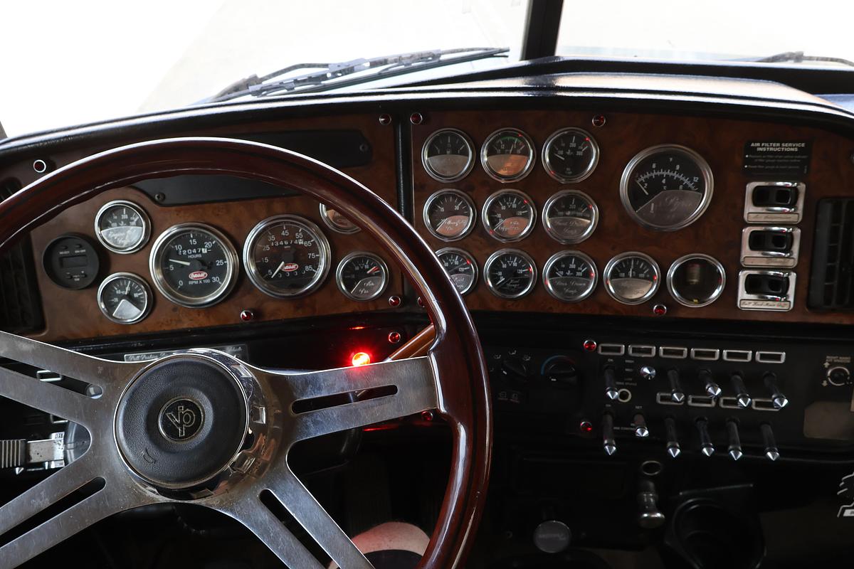 Used 2001 PETERBILT 379