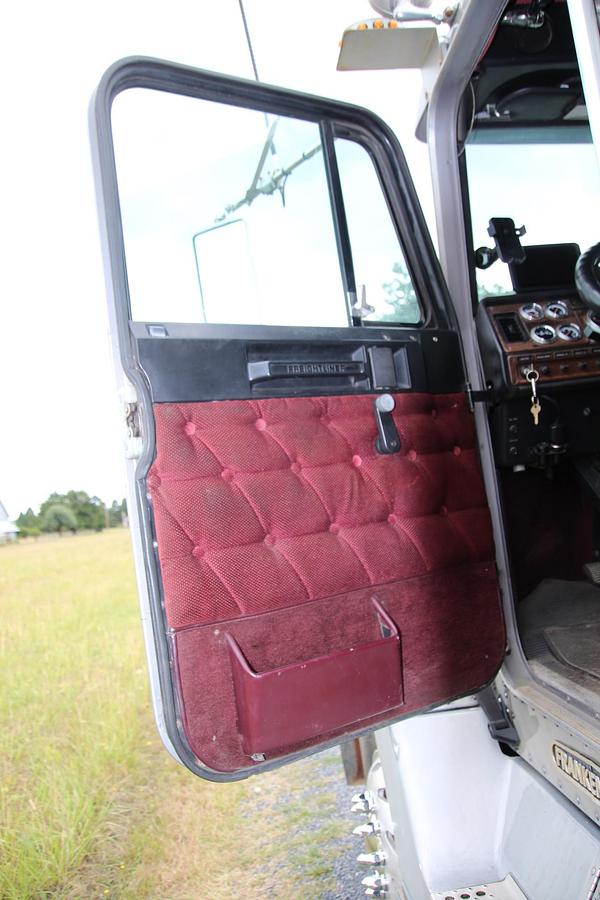 Used 1995 FREIGHTLINER 120