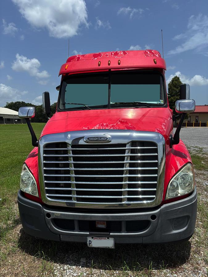 Used 2013 FREIGHTLINER Cascadia 125