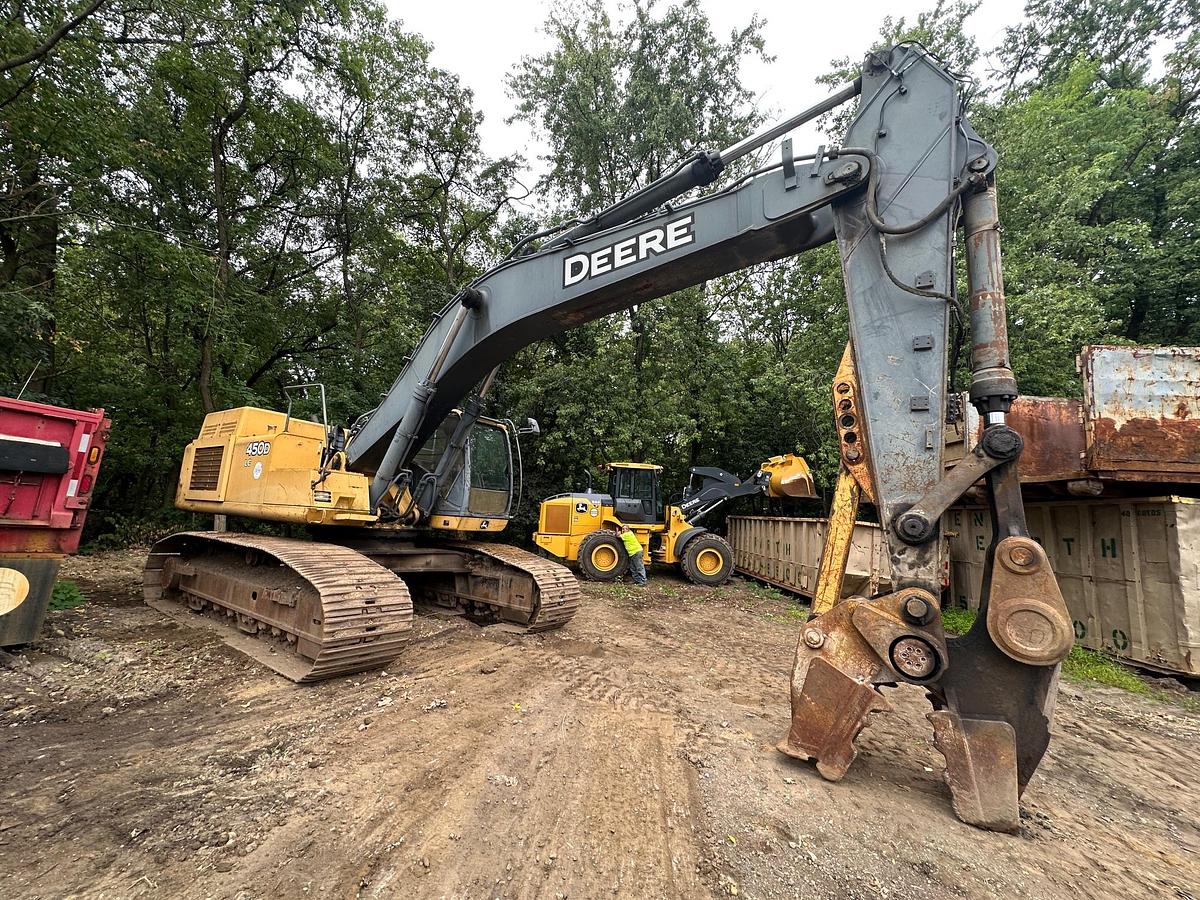 Used 2011 DEERE 450D LC