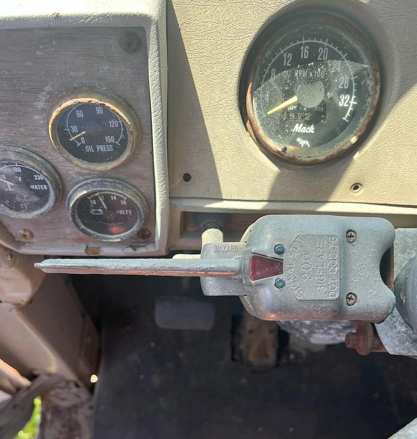 Used 1975 MACK DM686S