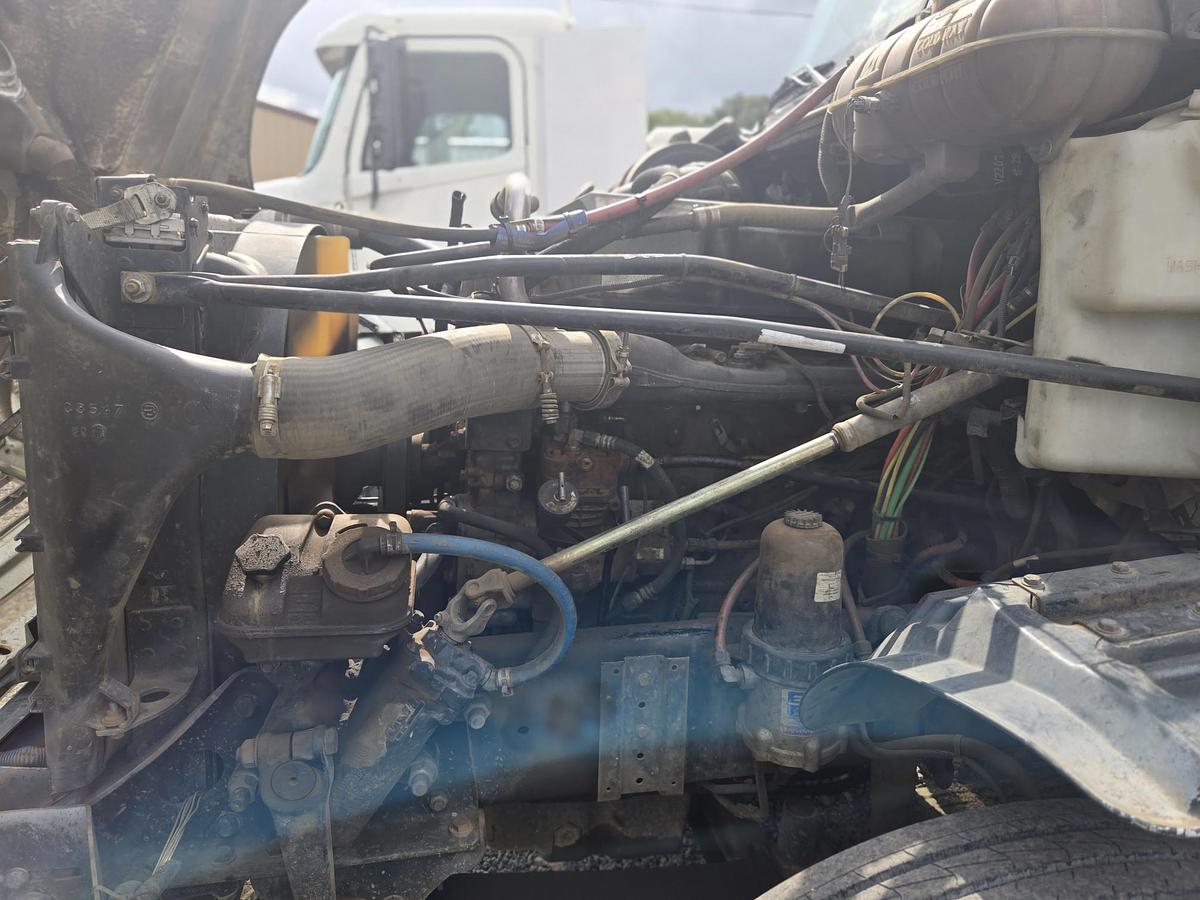 Used 2005 FREIGHTLINER Columbia