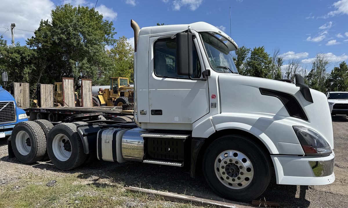 Used 2012 VOLVO VNL64T300
