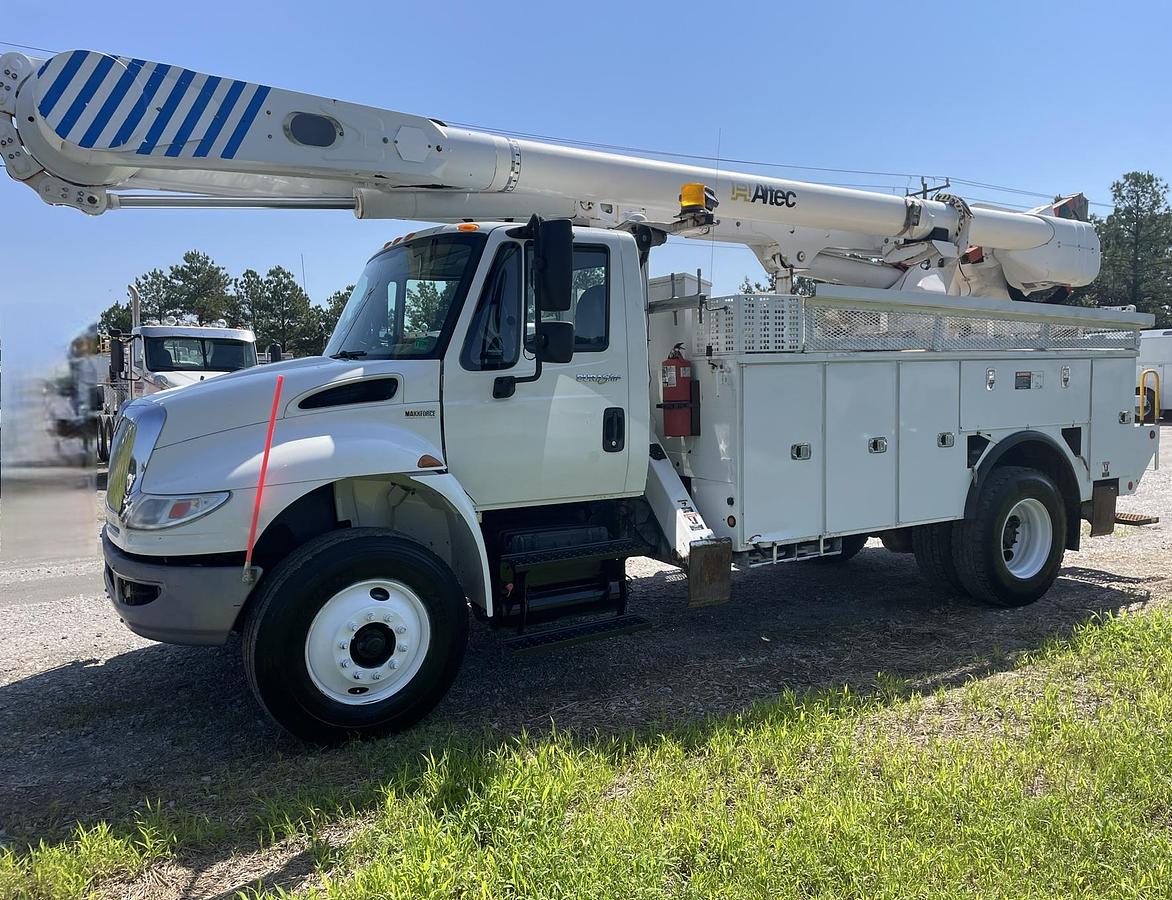 Used 2013 INTERNATIONAL 4300 Utility Bucket