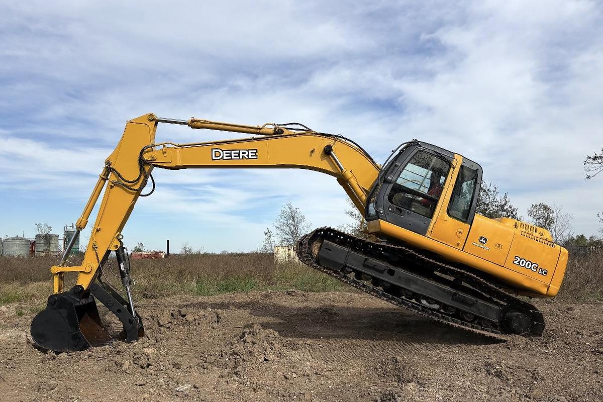 Used 2005 DEERE 200C-LC