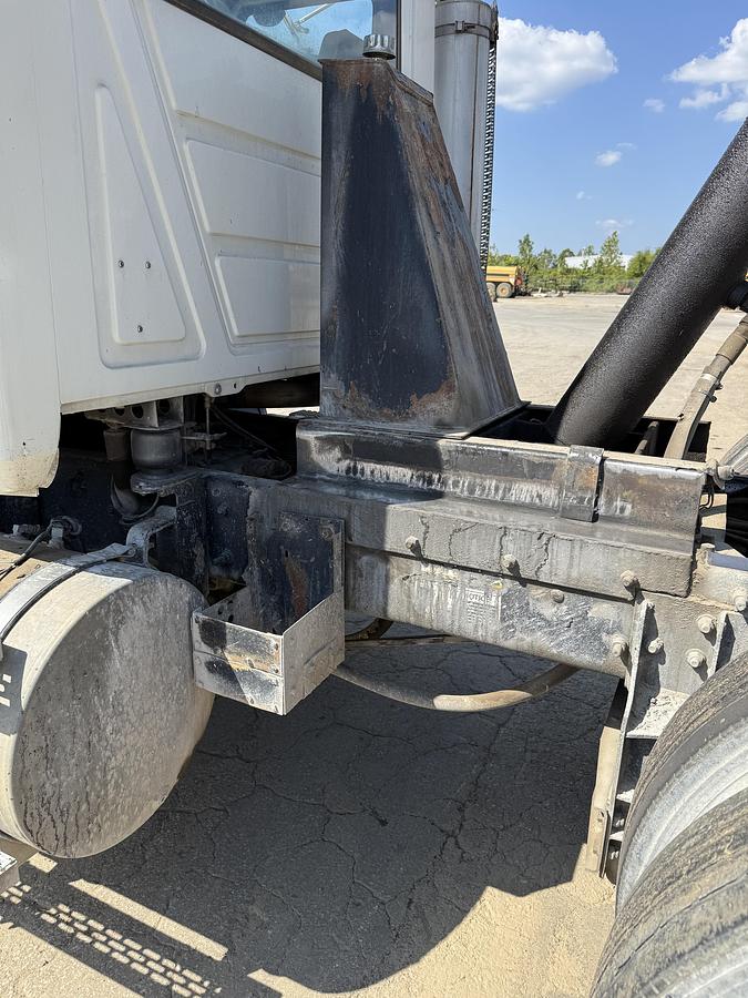 Used 2005 MACK CV713