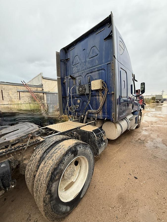 Used 2019 FREIGHTLINER CASCADIA