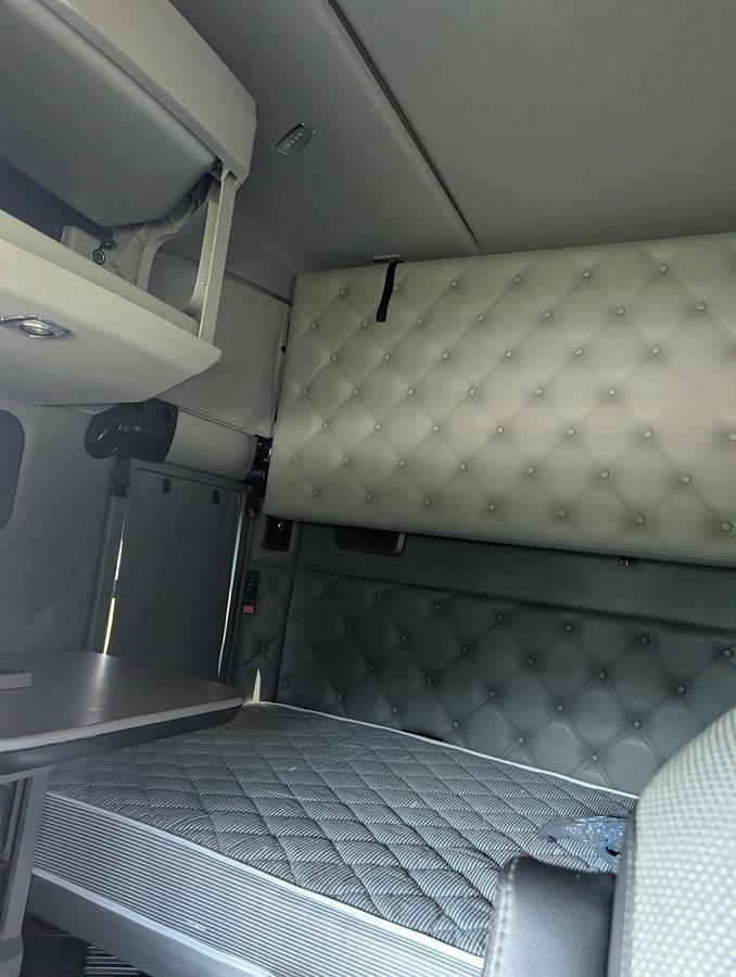 Used 2021 KENWORTH T680