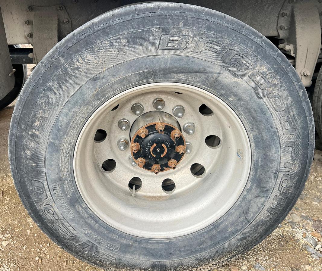 Used 2016 PETERBILT 348