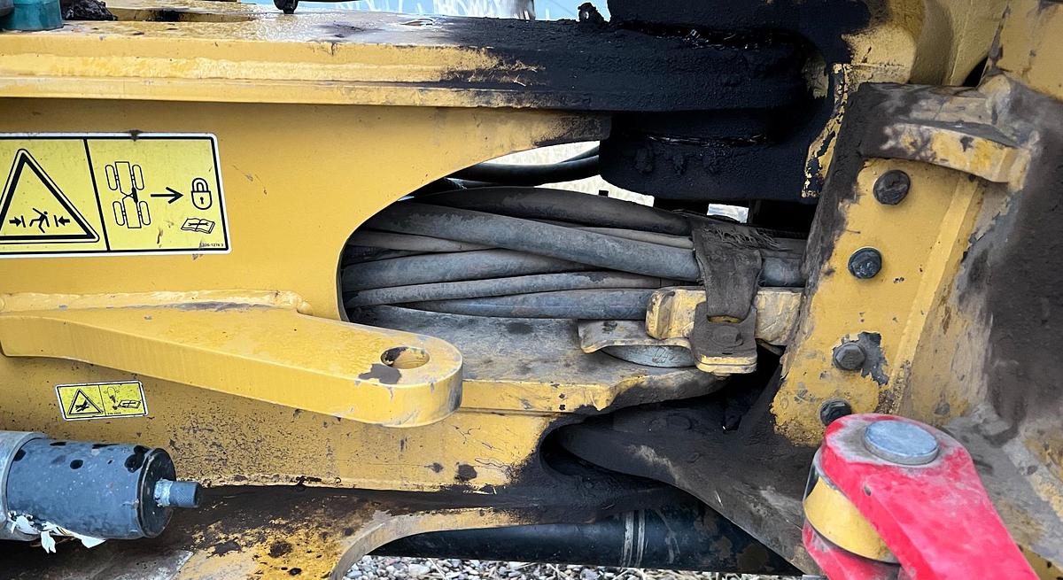 Used 2016 CATERPILLAR 907M