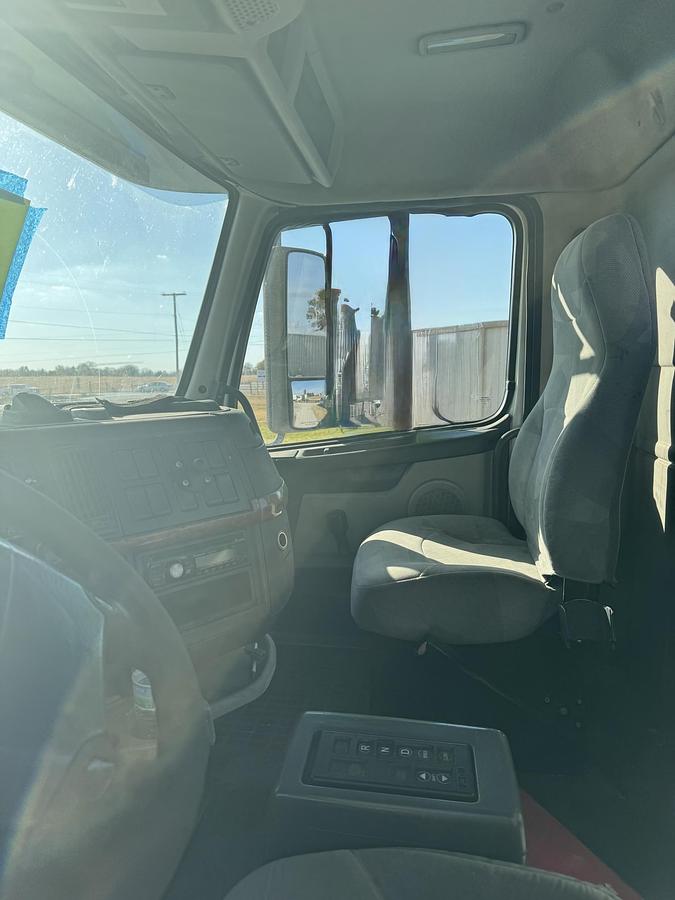 Used 2007 VOLVO VNL42T