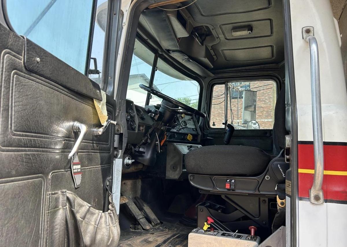 Used 2001 MACK RD688