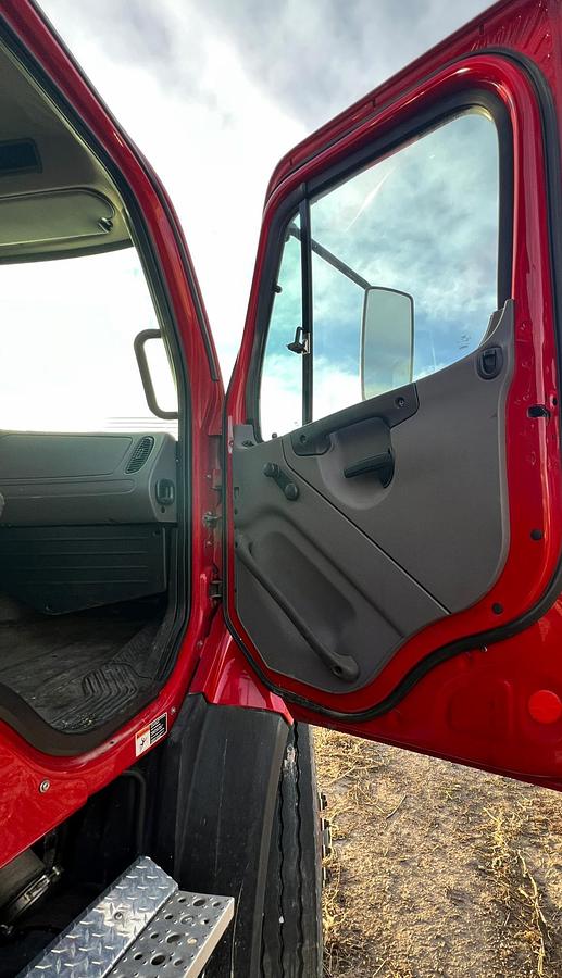 Used 2013 FREIGHTLINER 108SD Dump Truck