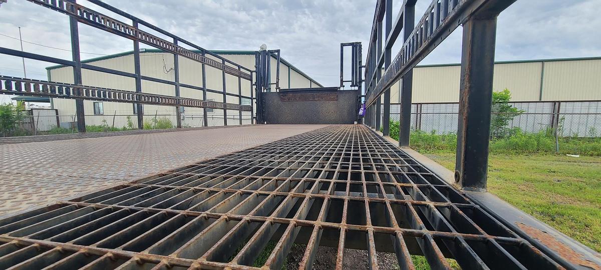 Used 2006 FREIGHTLINER M2 106