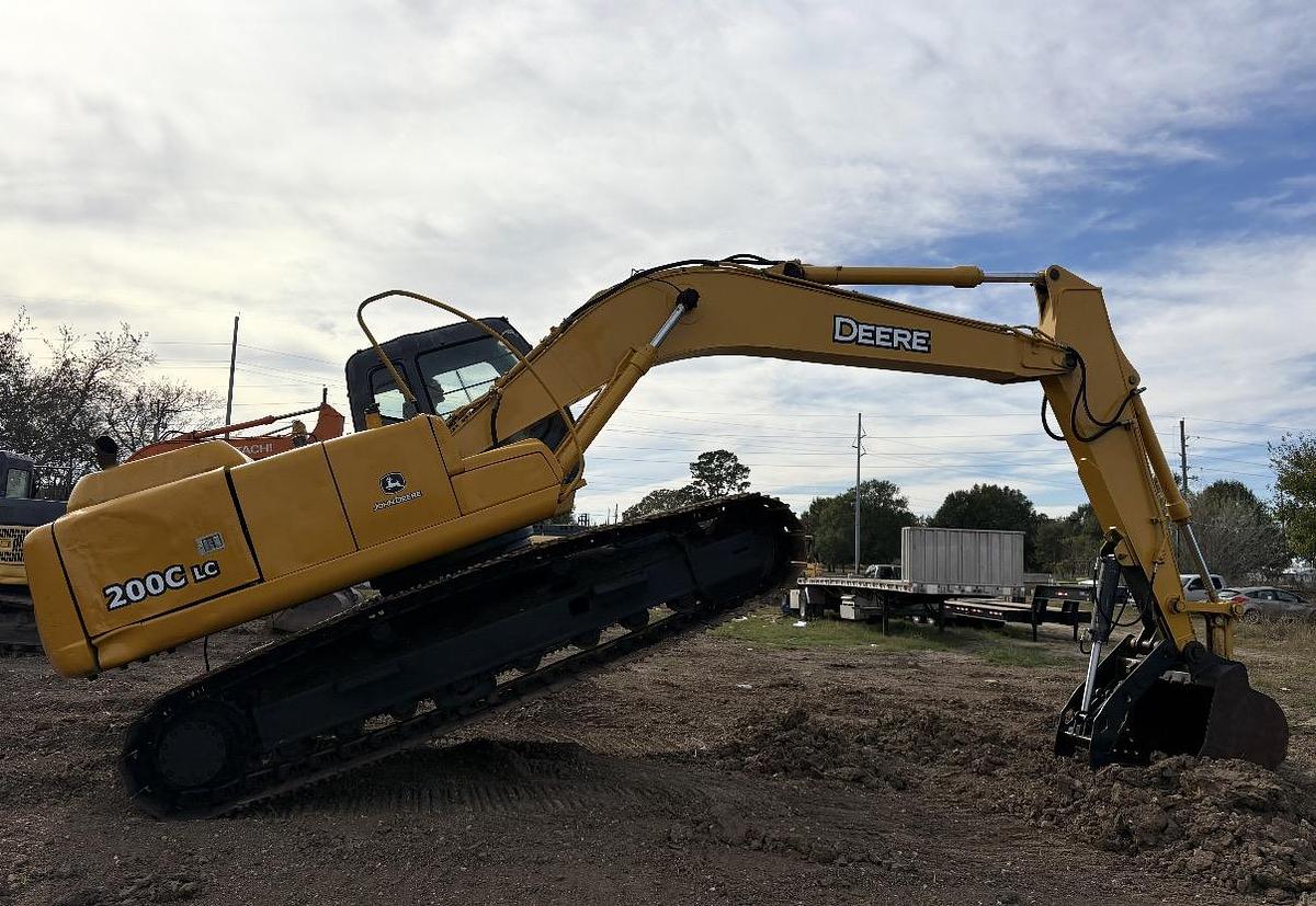 Used 2005 DEERE 200C-LC