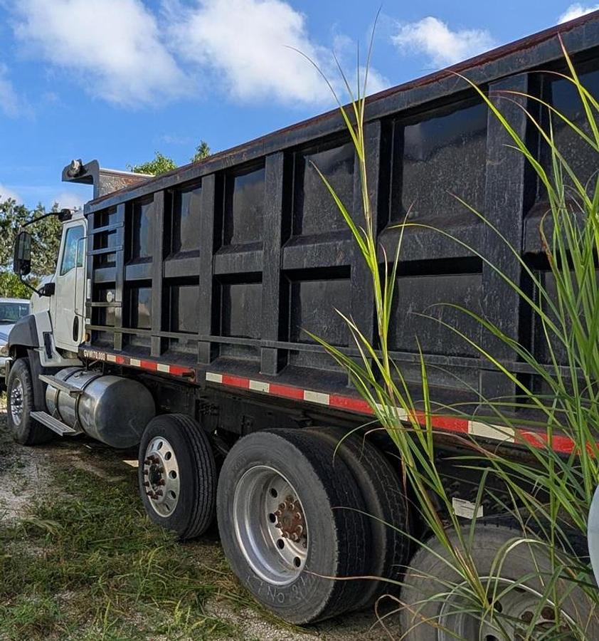 Used 2015 CATERPILLAR CT660 S