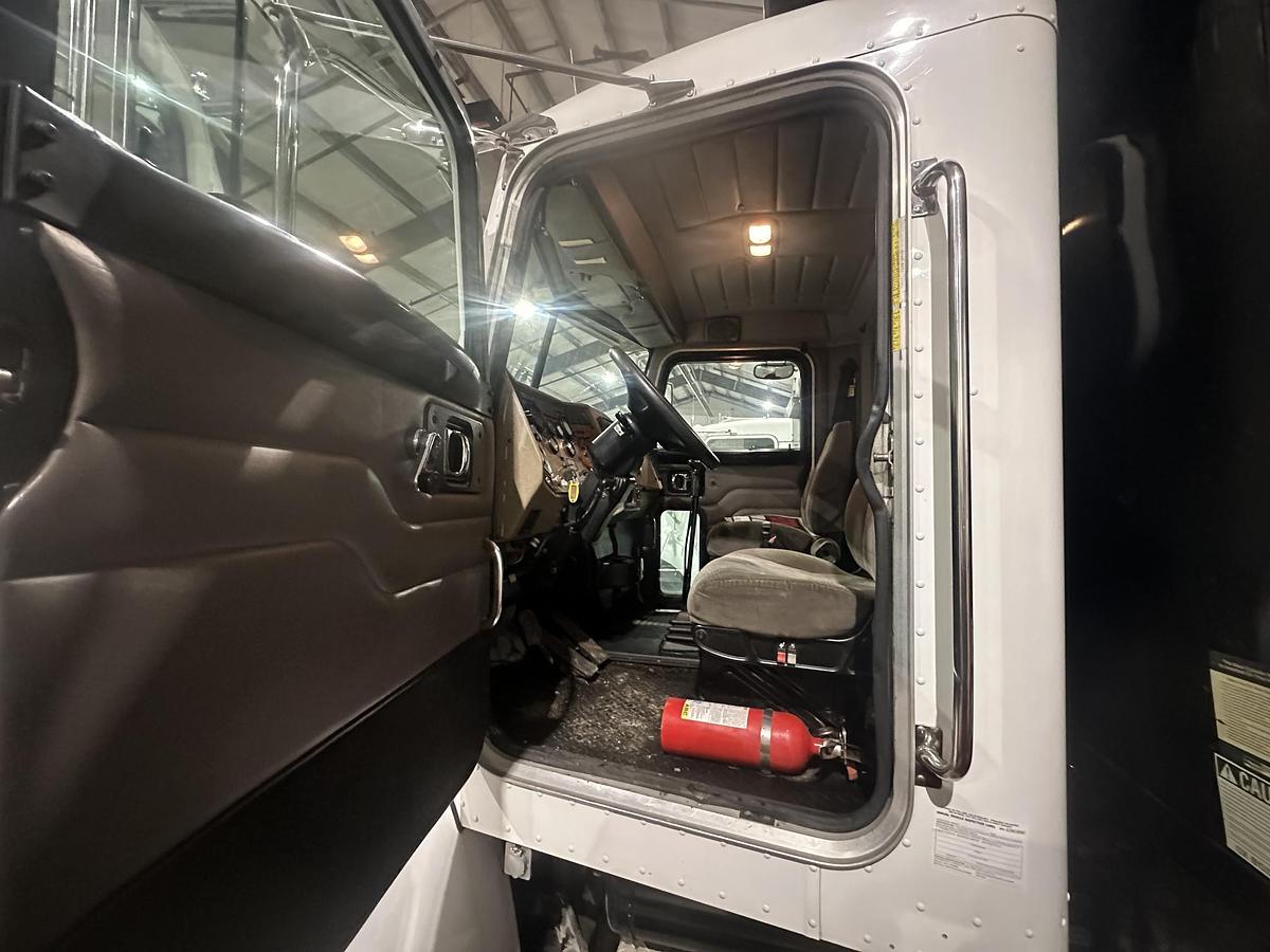 Used 2005 PETERBILT 335