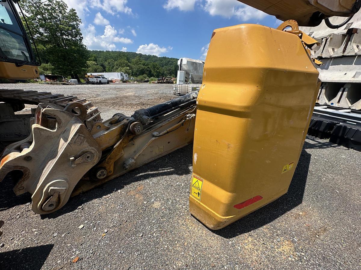 Used 2022 CATERPILLAR 374