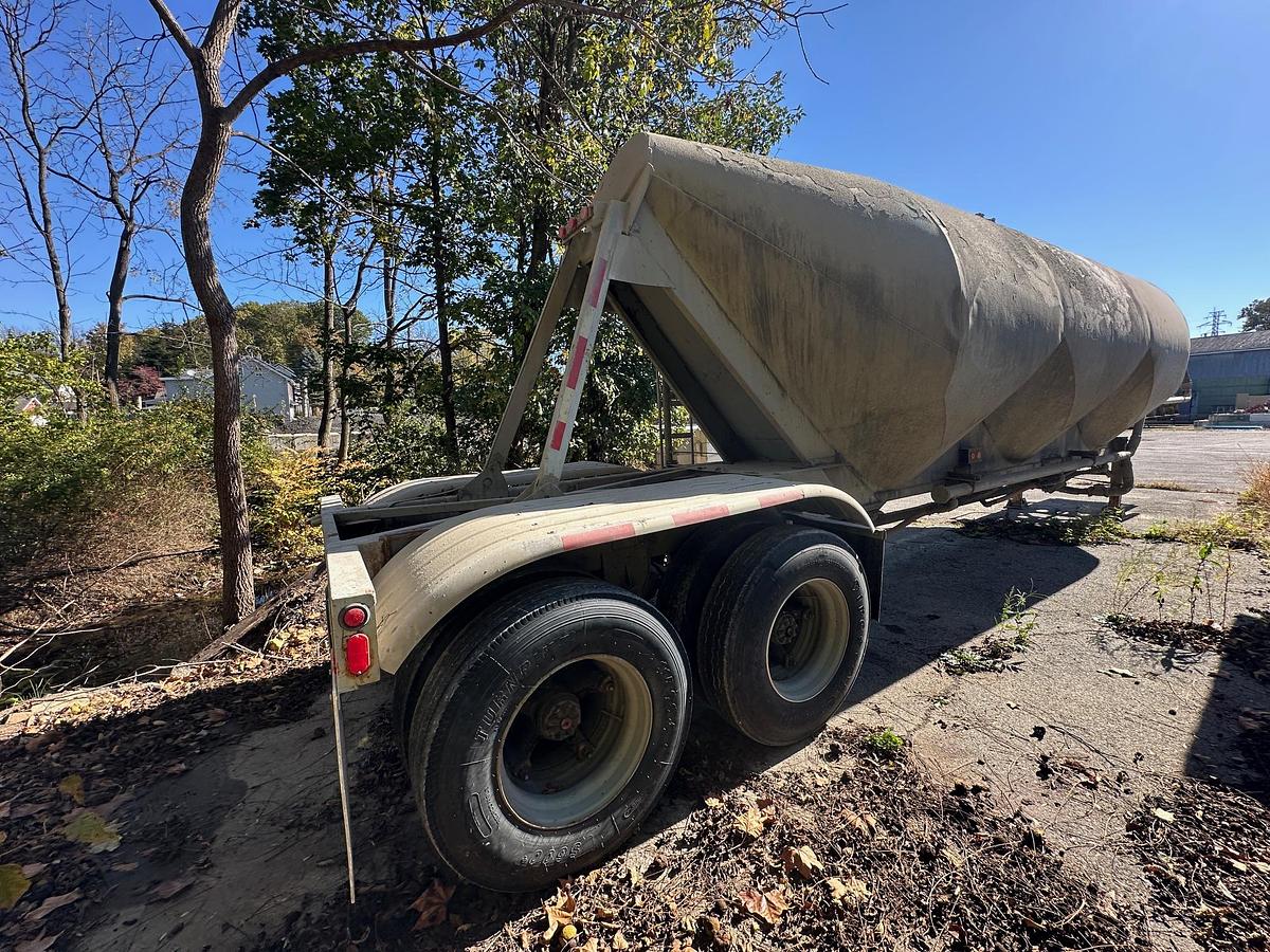 Used 1972 FRUEHAUF Bulk Trailer