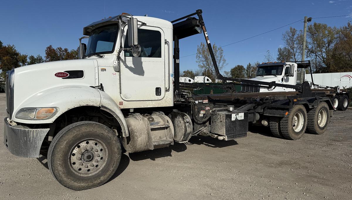 Used 2016 PETERBILT 348