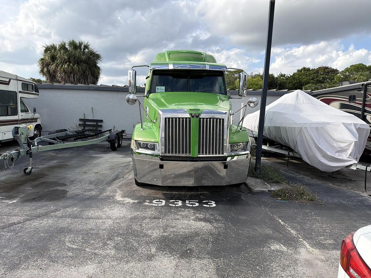 Used 2017 WESTERN STAR 5700xe
