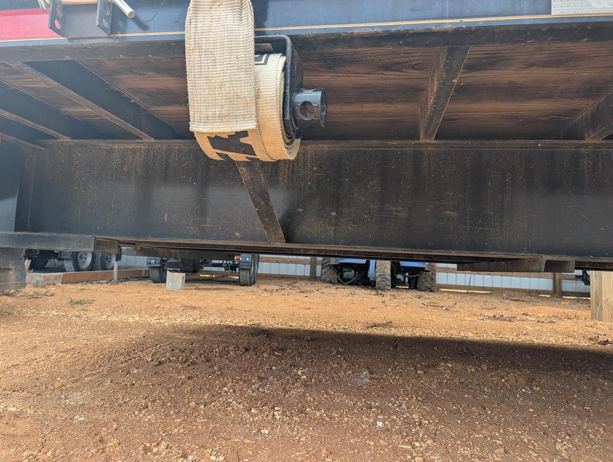 Used 2023 EAGLE 26 foot Gooseneck