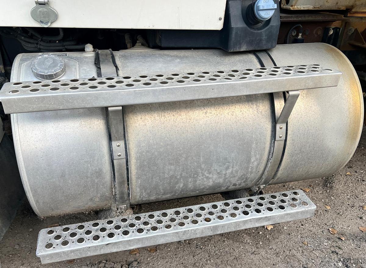 Used 2013 KENWORTH t800