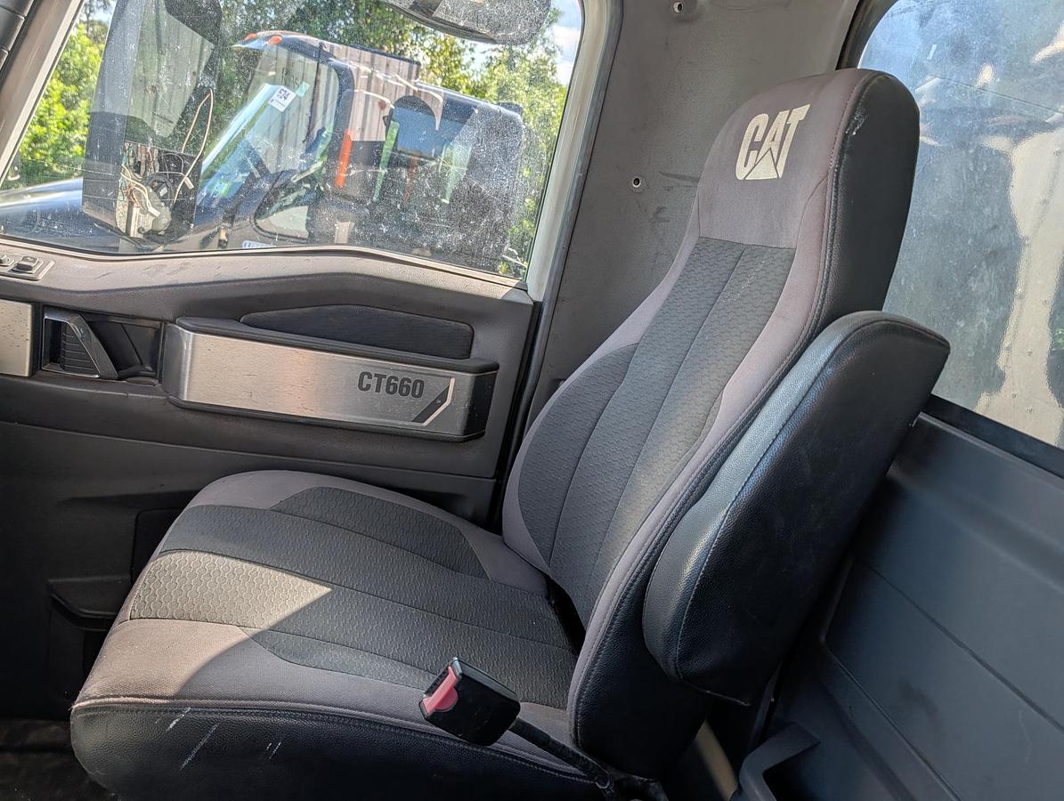 Used 2015 CATERPILLAR CT660 S