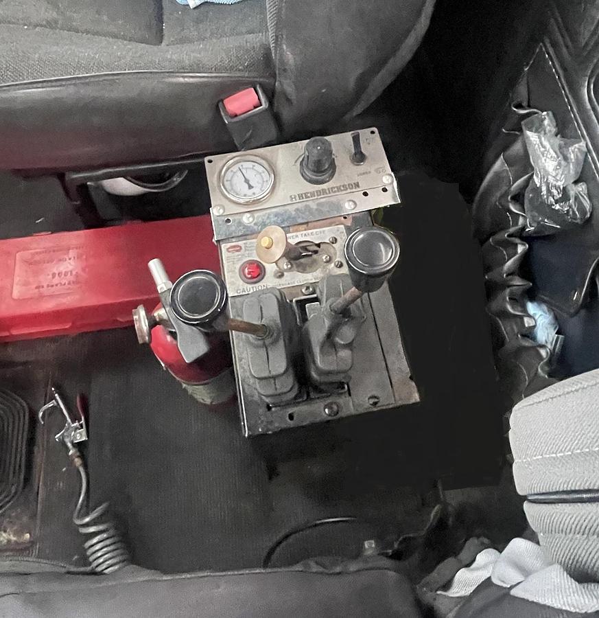 Used 2001 MACK RD688s Roll Off