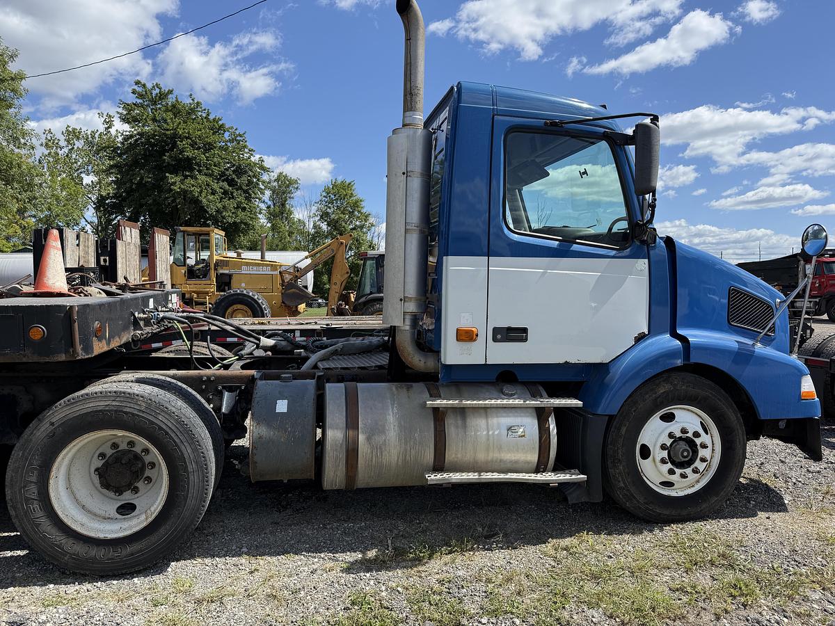Used 2007 VOLVO VNM64T200