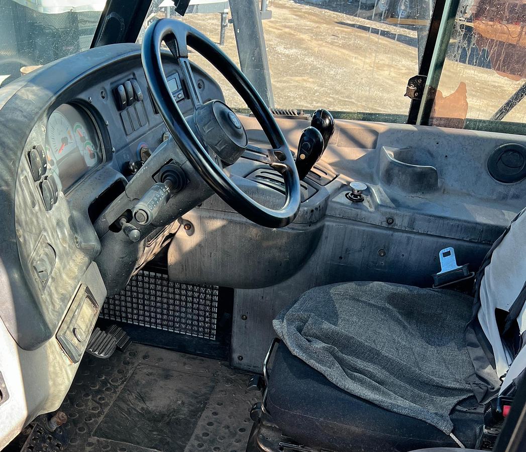 Used 2012 CATERPILLAR 740